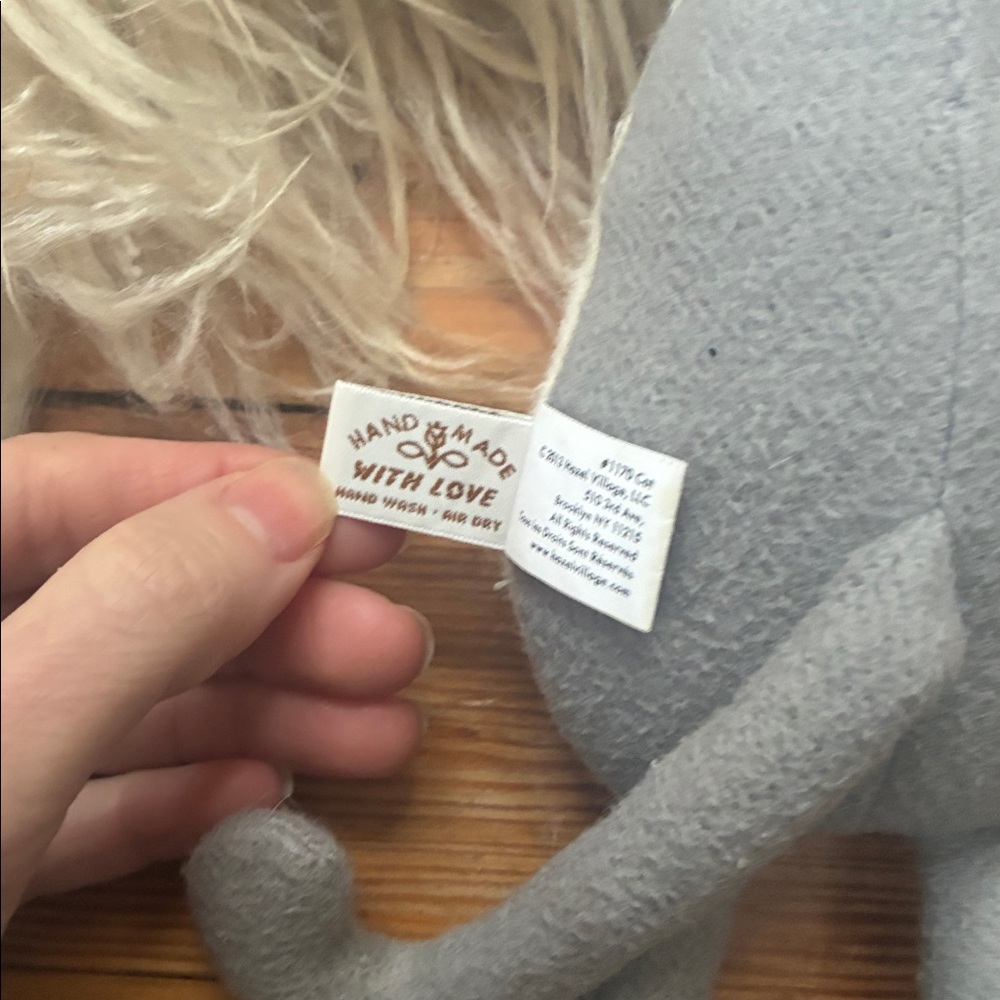 Hazel village Grace cat with outfit - Picture 7 of 9